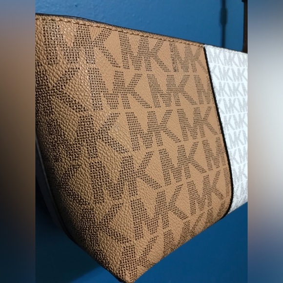 Retail $348- NWT Michael Kors- Jet Set Small Two-Tone Logo Crossbody Bag - Picture 9 of 11
